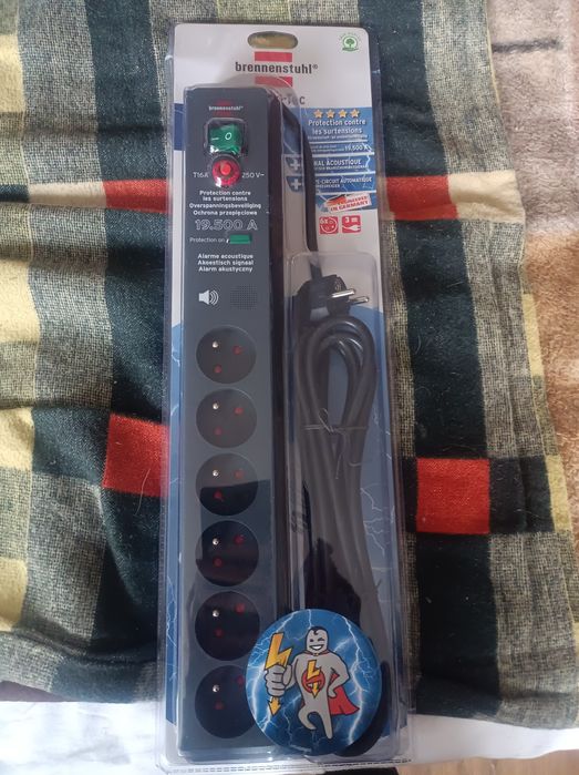 Listwa antyprzepieciowa zasilająca z wyłącznikiem i sygnałem  dzwiekow