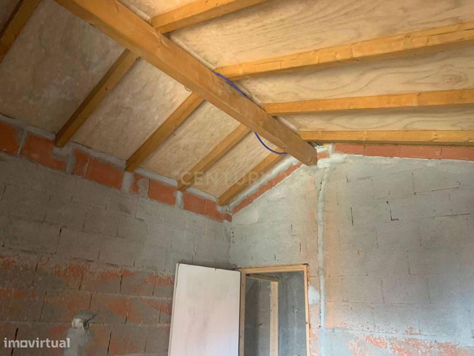 Casa em Pedra à Venda – Padornelos, Montalegre | Telhado Novo e Obras
