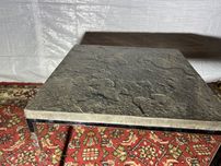 Elegancki Stolik Kawowy Kamienny Blat Chrom Nowoczesny Design 50x50