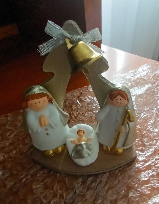 Presépio branco e dourado