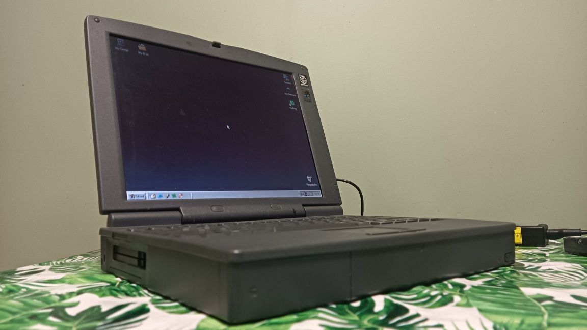 Zabytkowy laptop z lat 90ch, Acer Extensa 670CDT