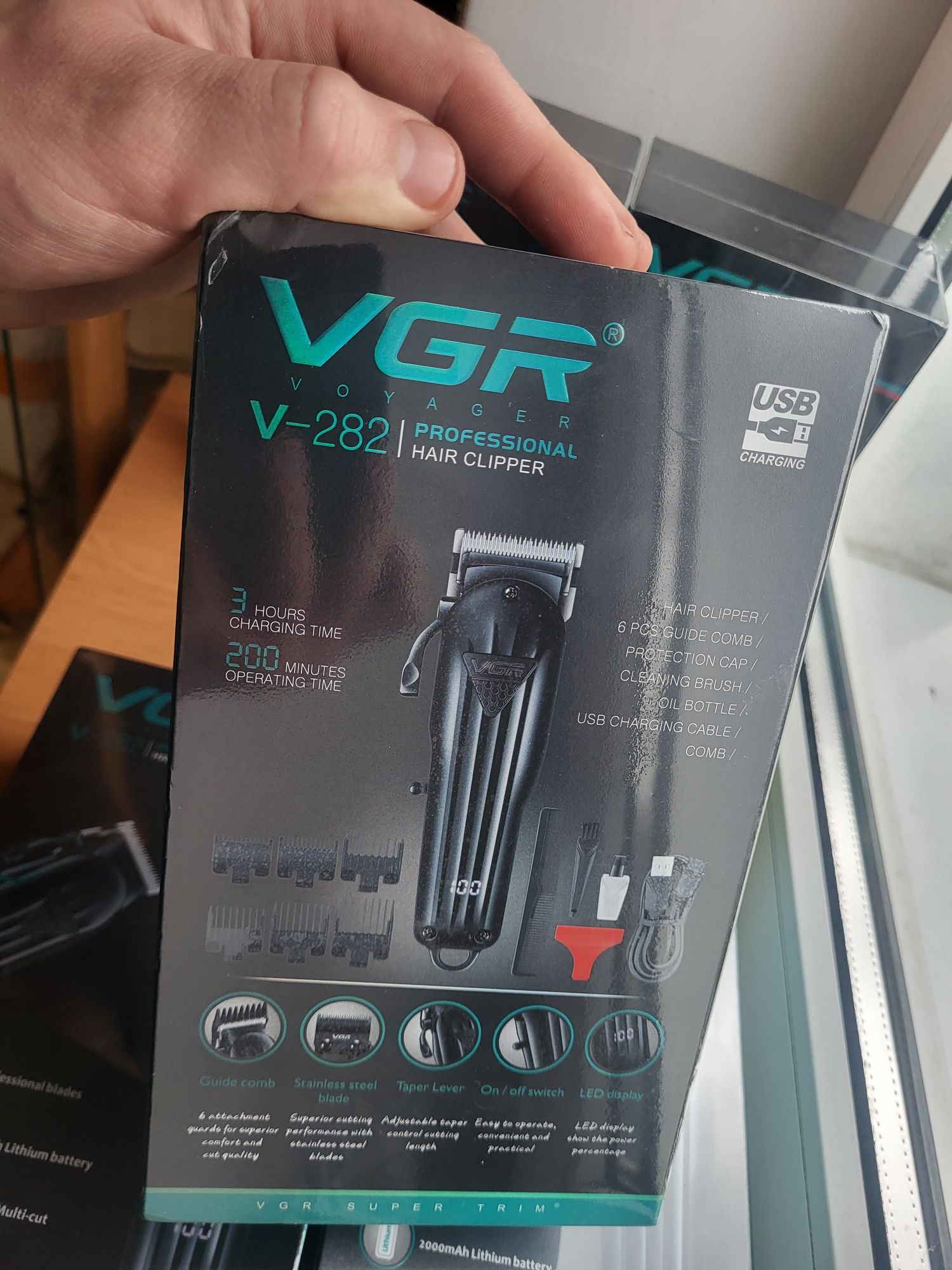 Машинка для стрижки волос VGR V-282, новая с дисплеем