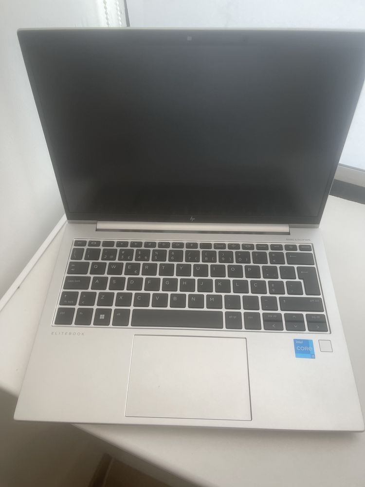 HP Elitebook 830 G9