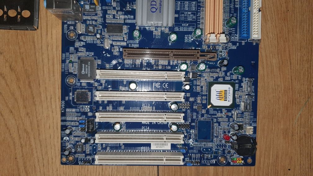 QDI K7V600 Soket 462 DDR1,FSB400 AGP 8X