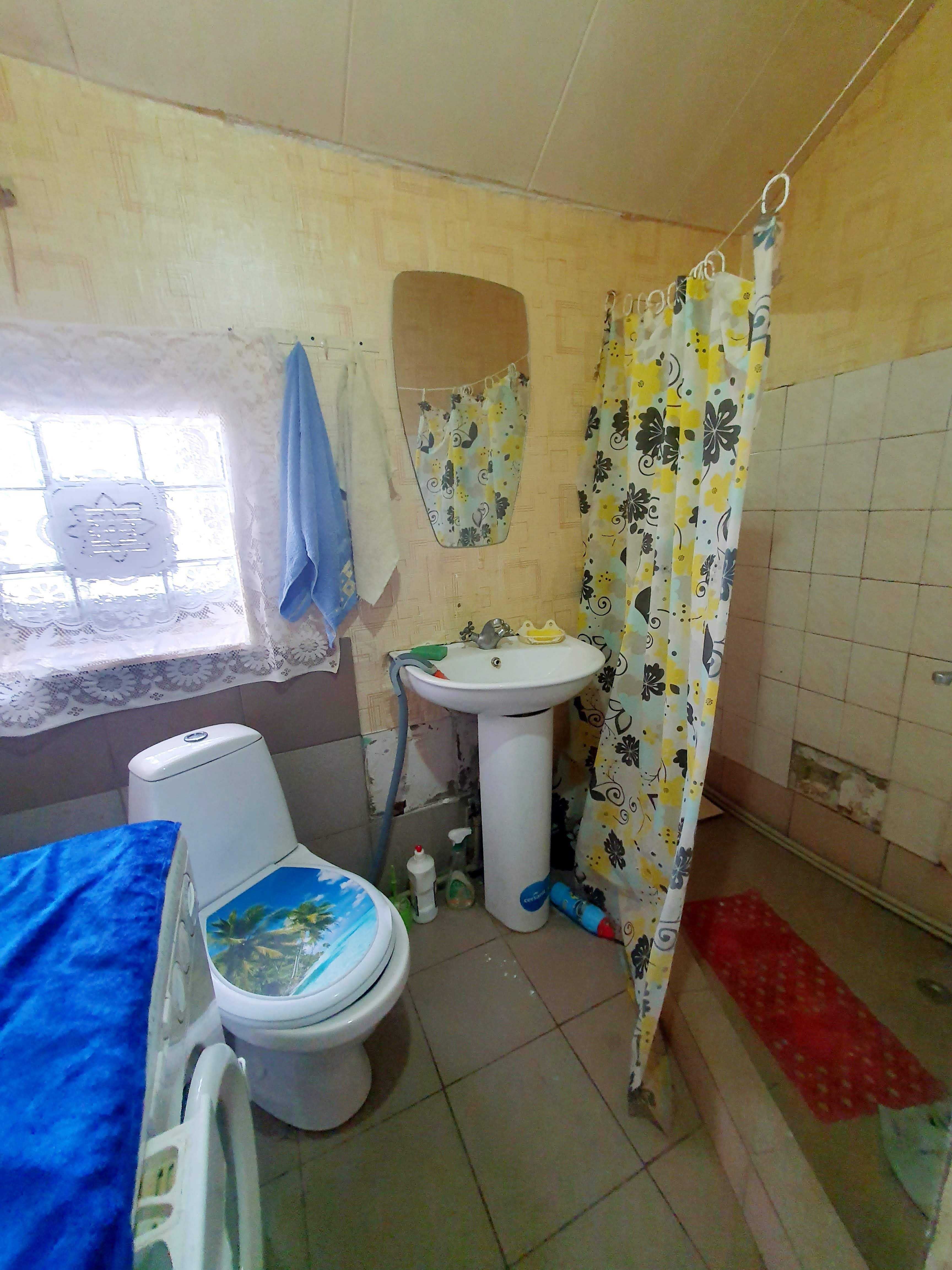 Продам 1/3 будинку,свій двір,всі зручності, вул.Лиса 57.метро Хол гора