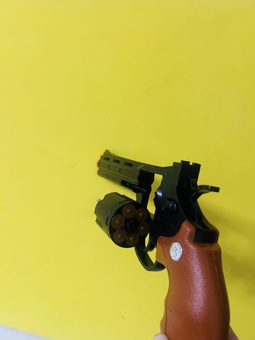 Пістолет револьвер великий якісний