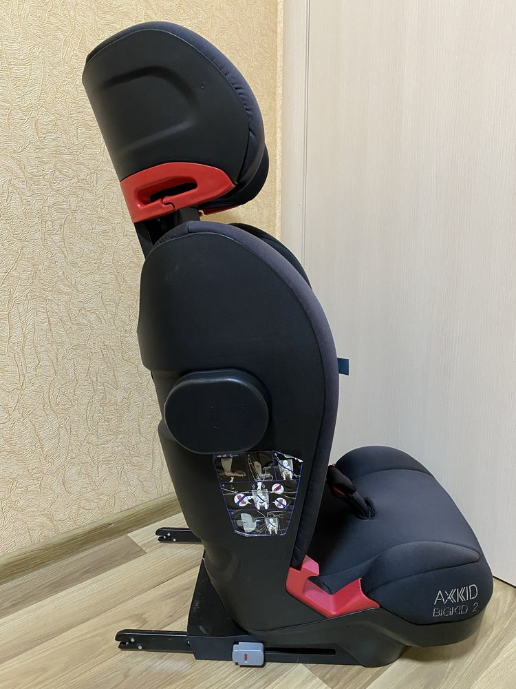 Шведское автокресло Axkid Bigkid Isofix с 3 до 12 лет 15-36 кг