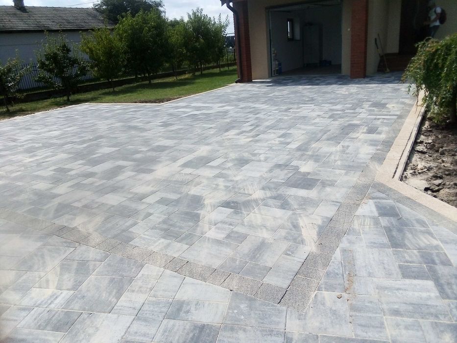 Układanie kostki brukowej,brukarstwo,minikoparka,roboty ziemne