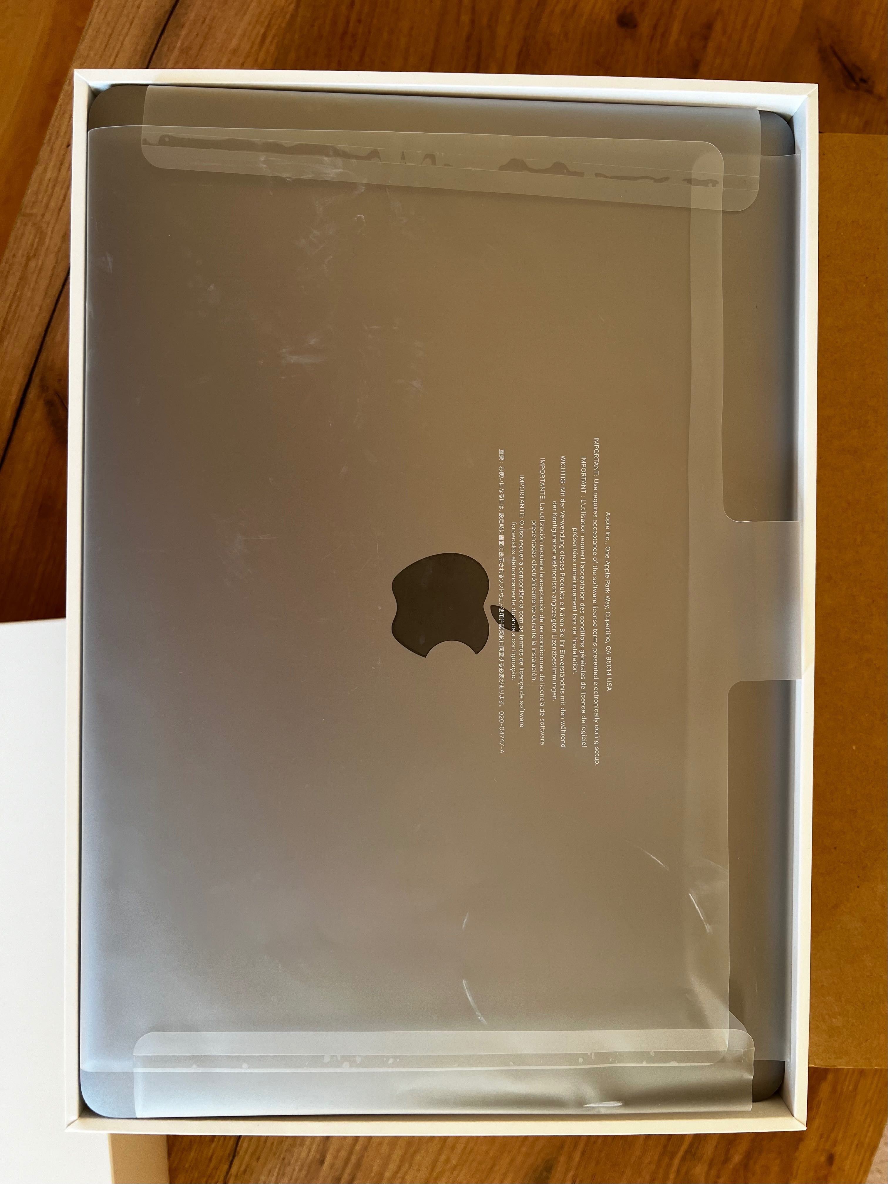 McBook Air 13-inch 8GB Memory 256GB SSD