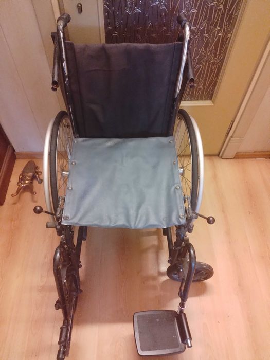 Инвалидная коляска складная  (44cм)