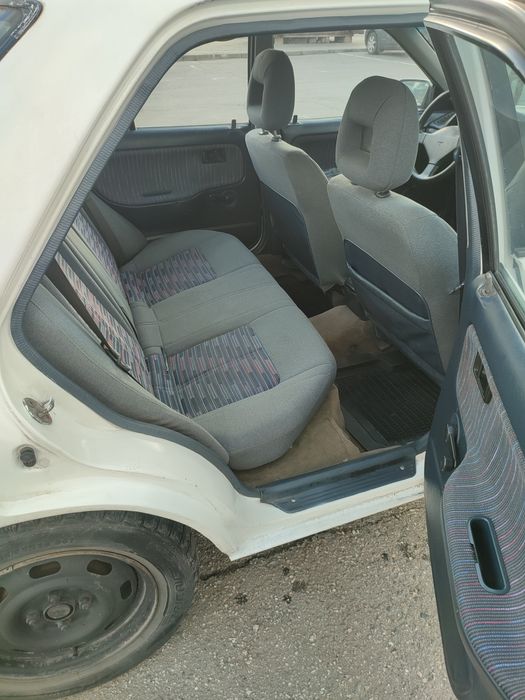 Мазда 323, 1990 год, 1.6, автомат