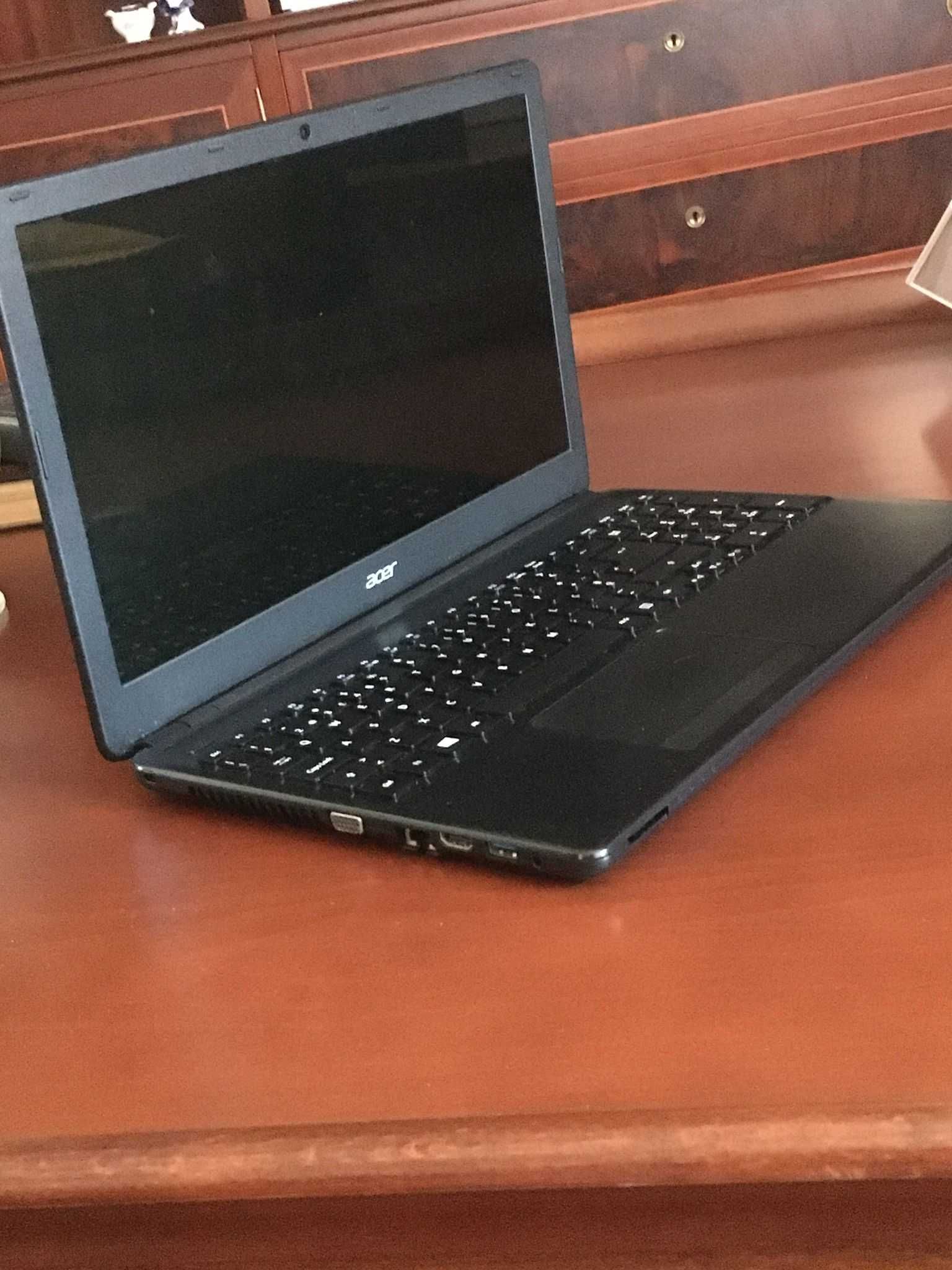 Acer E1-532 com carregador e bolsa