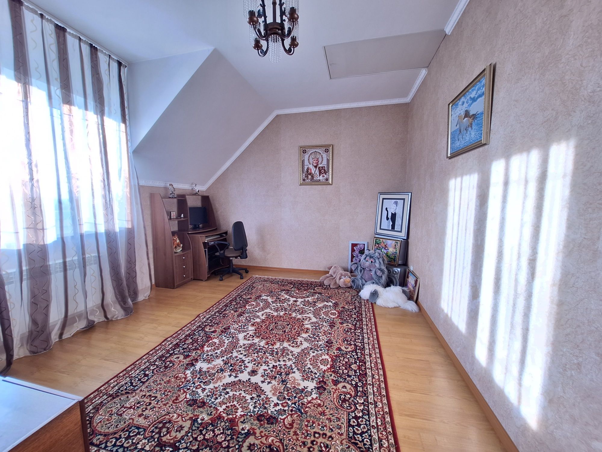 Будинок 334м з гаражом та навісом  на 14 сотках в Борисполі
