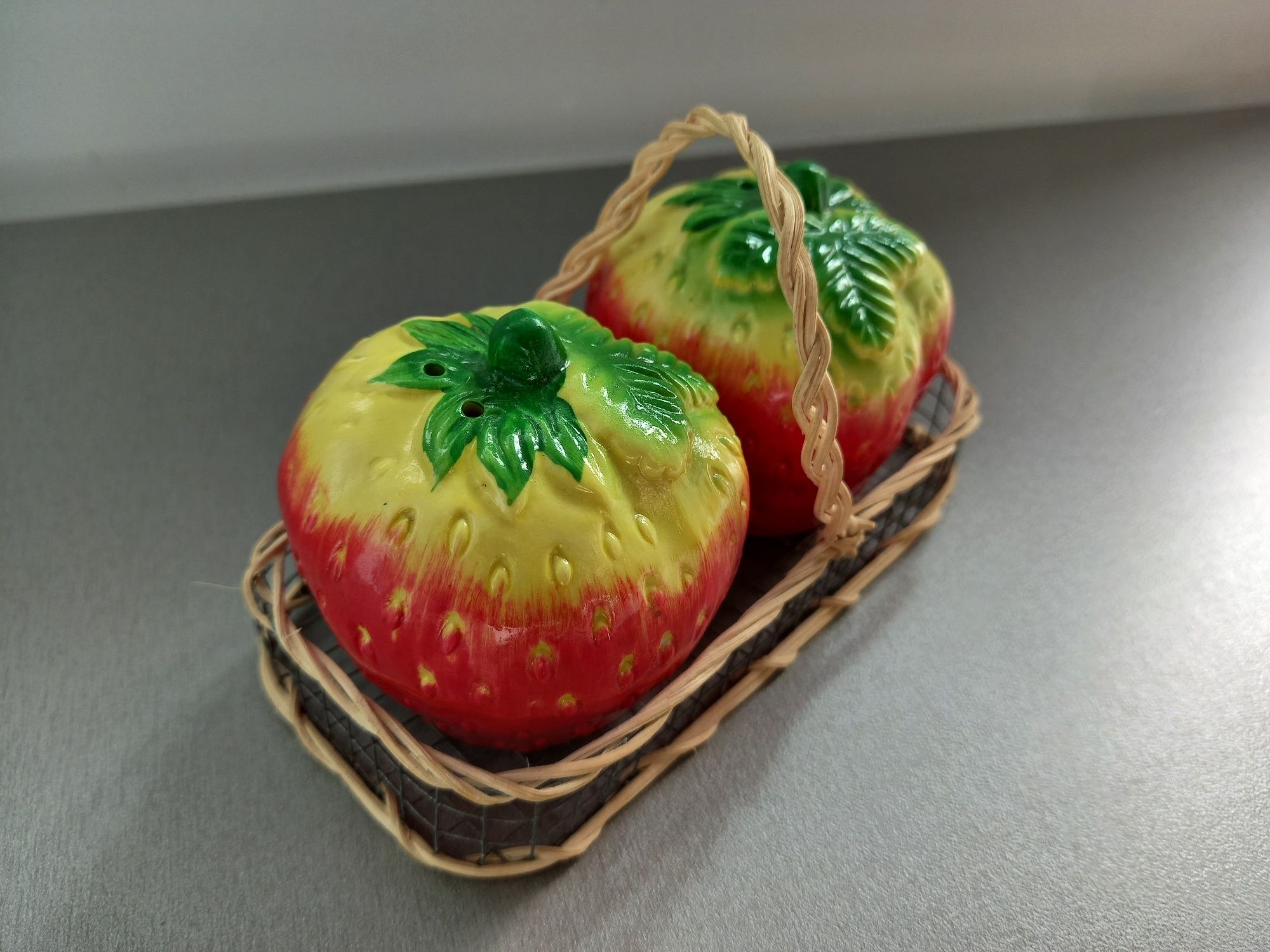 Перечница солонка клубника набор для специй клубнички