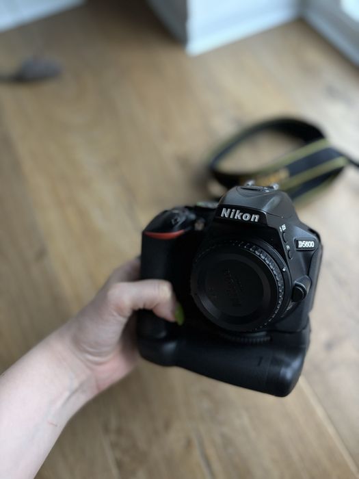Nikon d5600 дзеркальна камера, боді