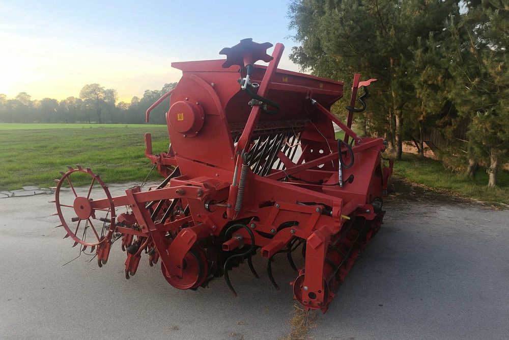 siewnik nabudowany Unia famarol agregat uprawowo siewny