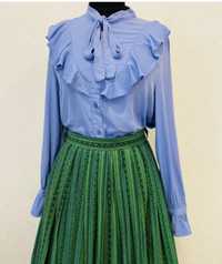 Голубая блуза в винтажном стиле