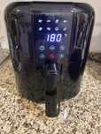 Airfryer usada, 2,6l cap., 8 programas, painel tatil