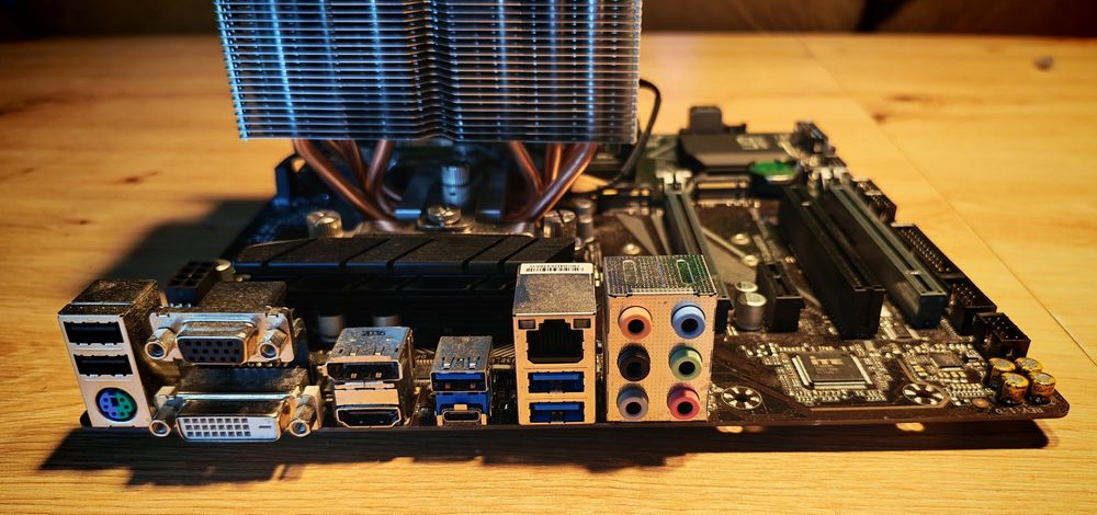 GB B460M DS3H , procesor I5 10400F , 16GB RAM