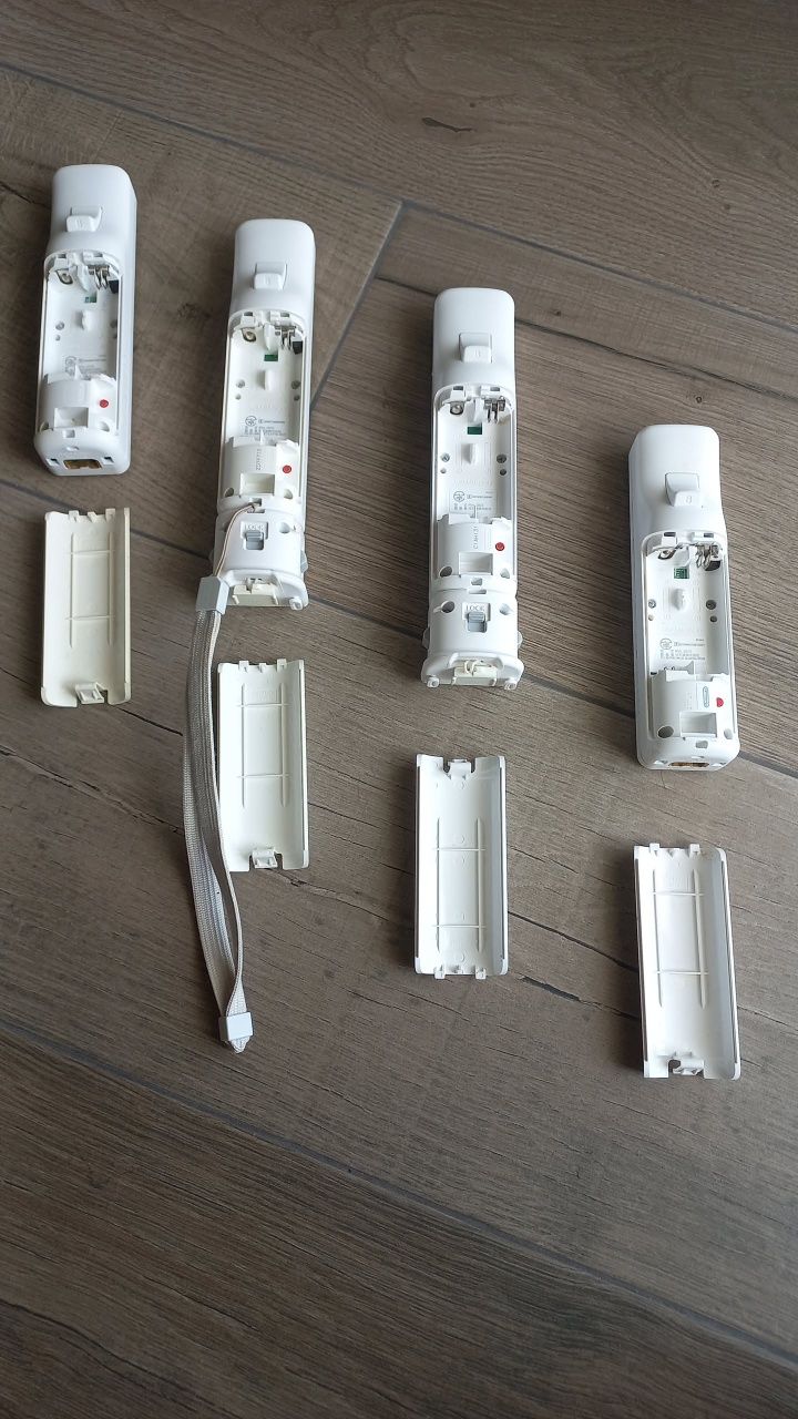 4 Comandos Wii + 2 WiiMote Plus (OFICIAL)