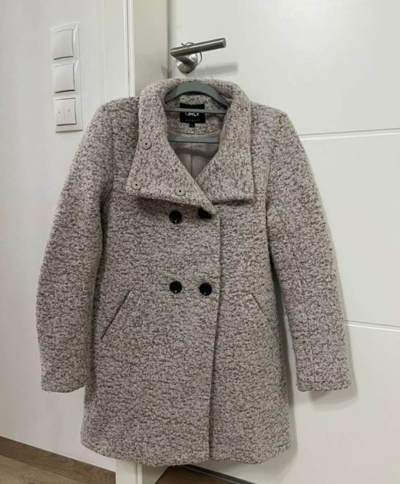 Пальто жіноче тепле