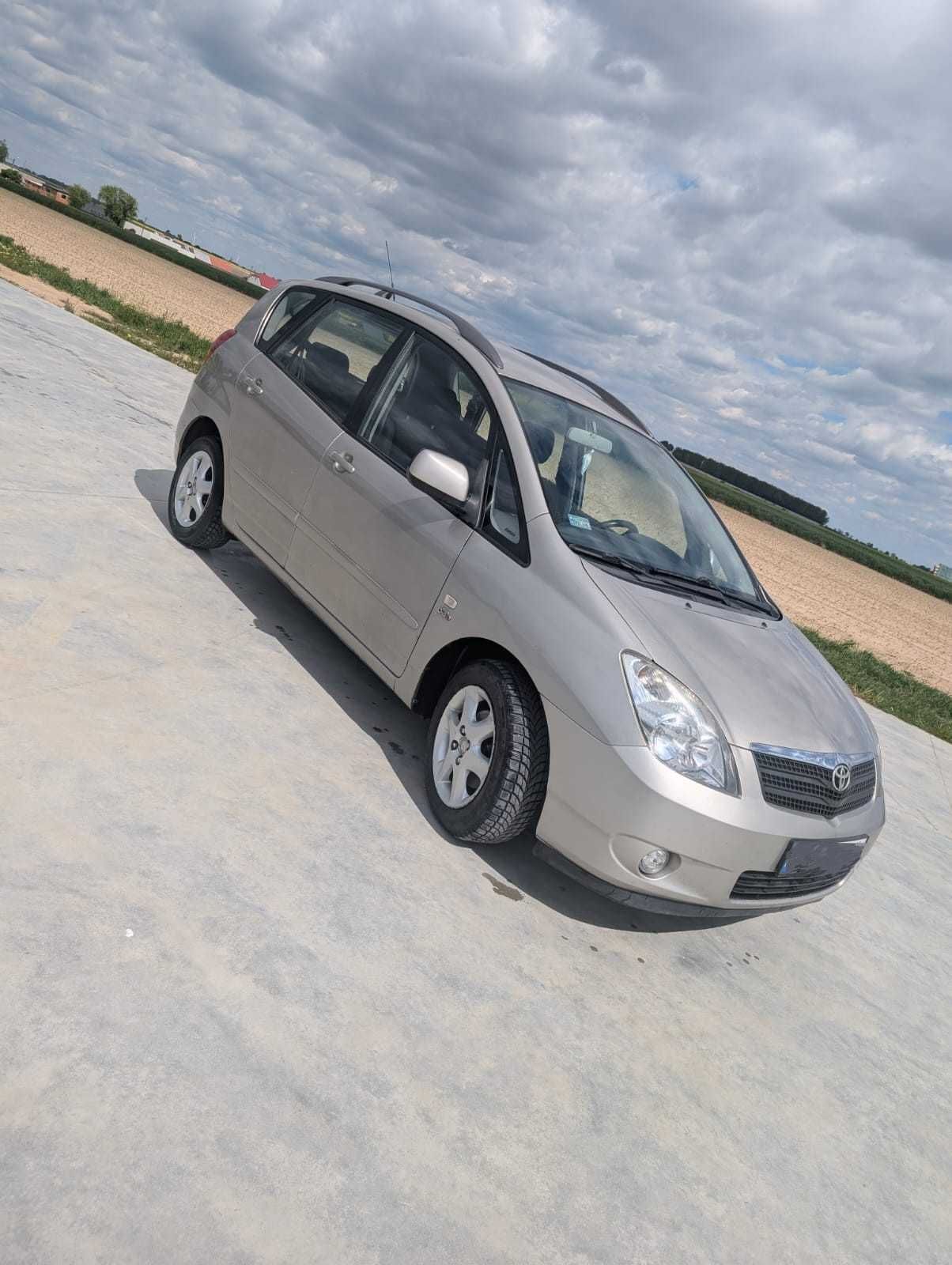 Toyota corolla verso 2,0 zadbana