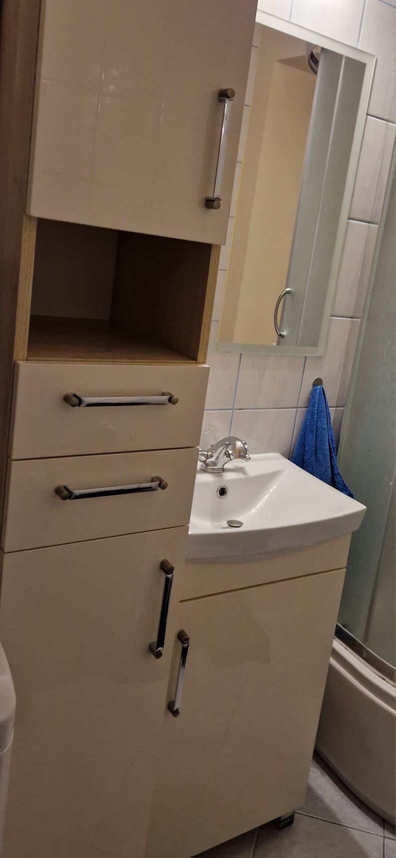 Meble łazienkowe szafka słupek umywalka bateria