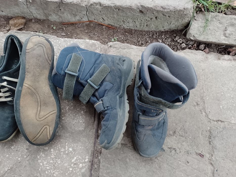 Взуття чотири пари 38,40,43