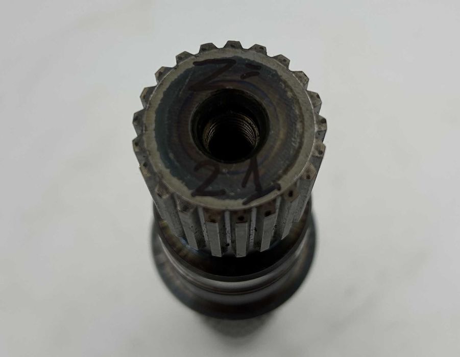 Wałek pompy jazdy - hydrostatu Merlo Sauer Danfoss Z-21  90R075 90L075