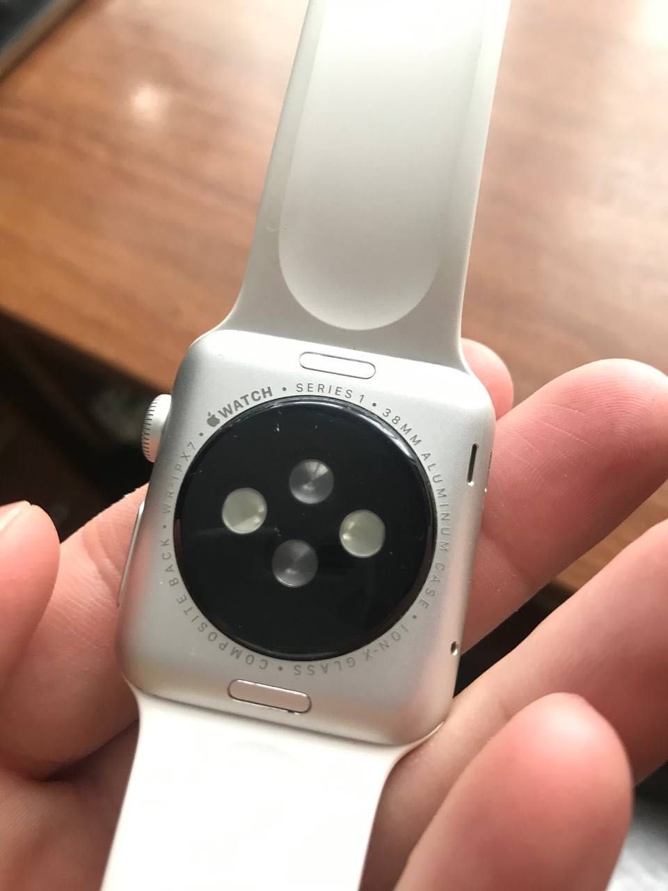 Продам Apple Watch 1