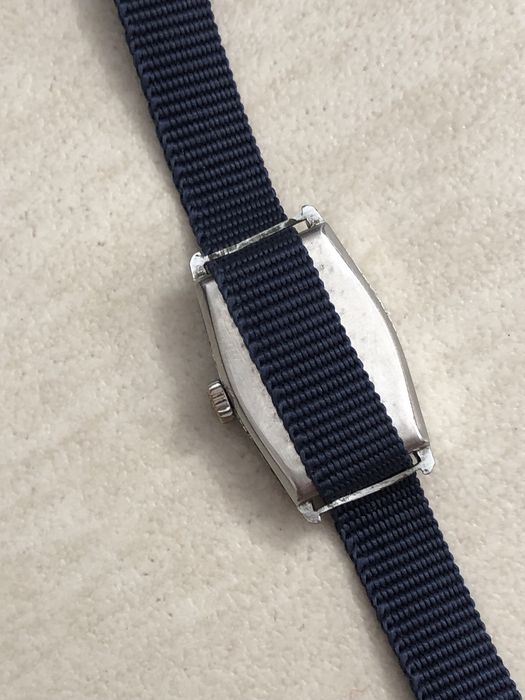 Zabytkowy zegarek damski niemieckiej marki Junghans Vintage