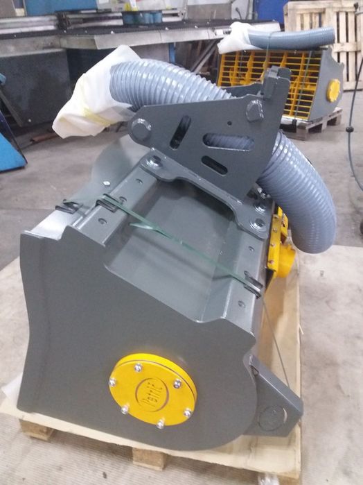 Mieszalnik do betonu HARDOX, łyżka z mieszalnikiem do betonu. Petric