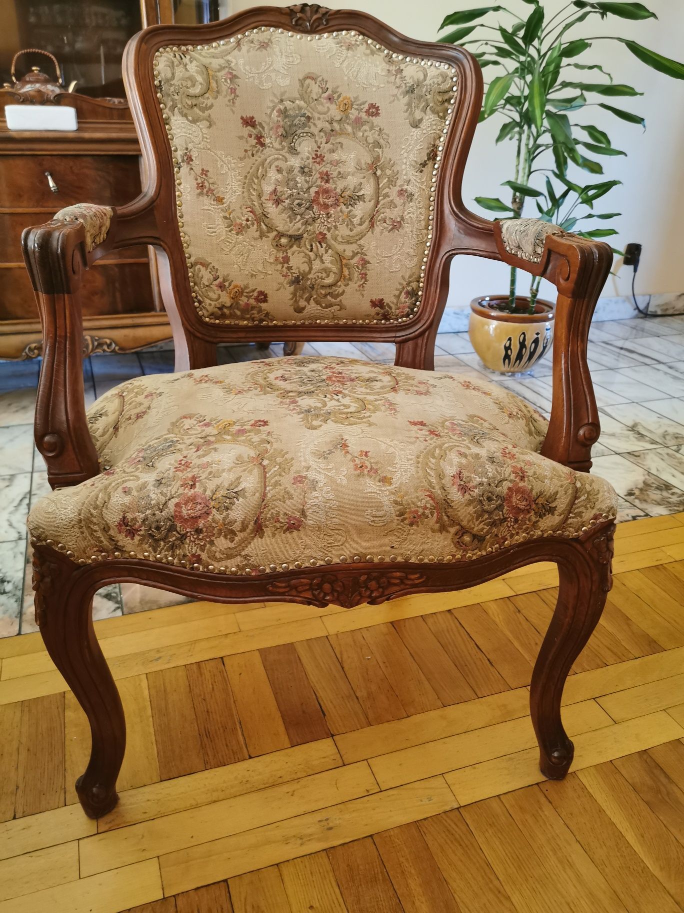 Zestaw mebli w stylu Ludwika XV - sofa i dwa krzesła - elegancki kompl