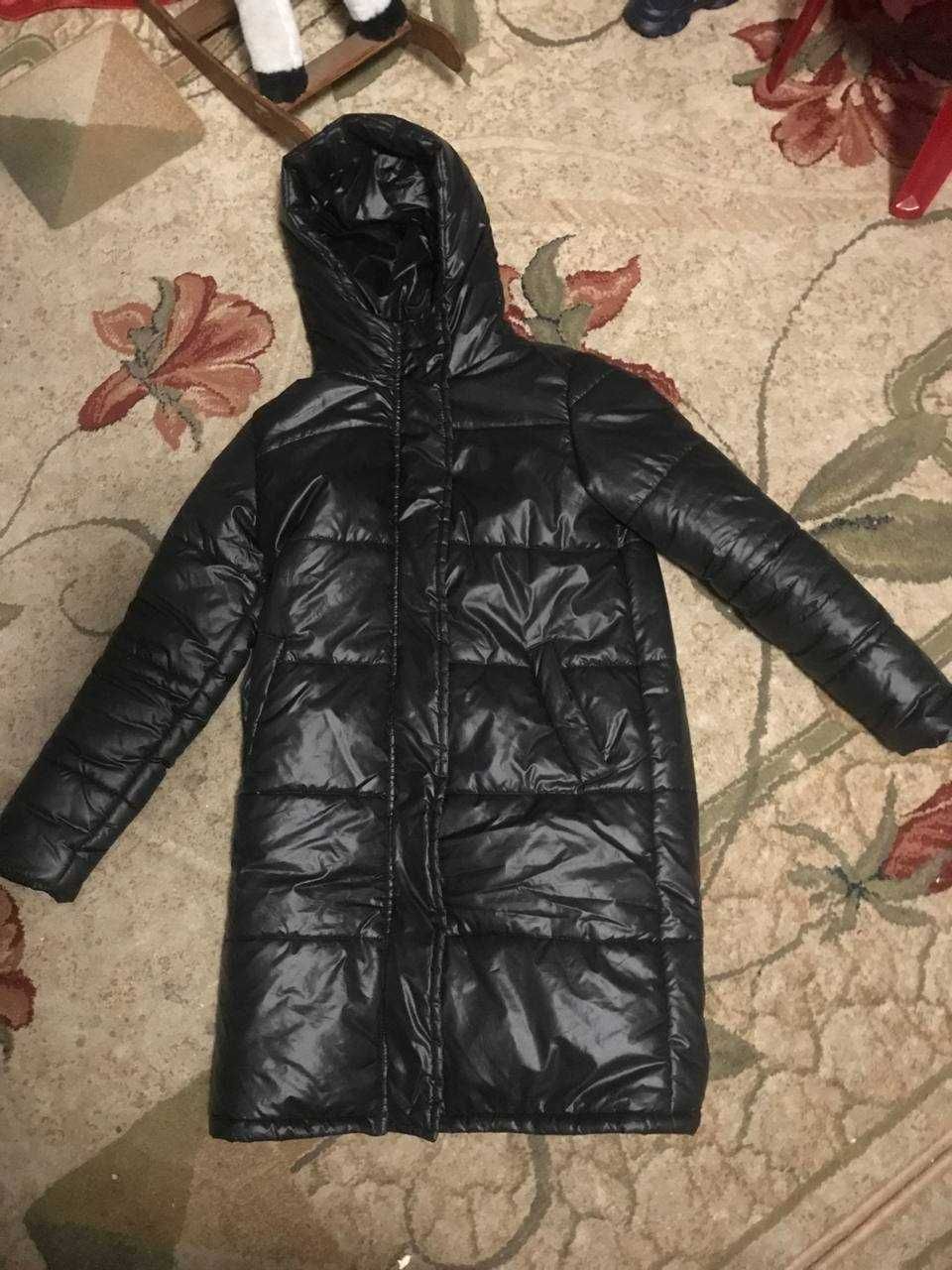 Зимова-осіння куртка чорна