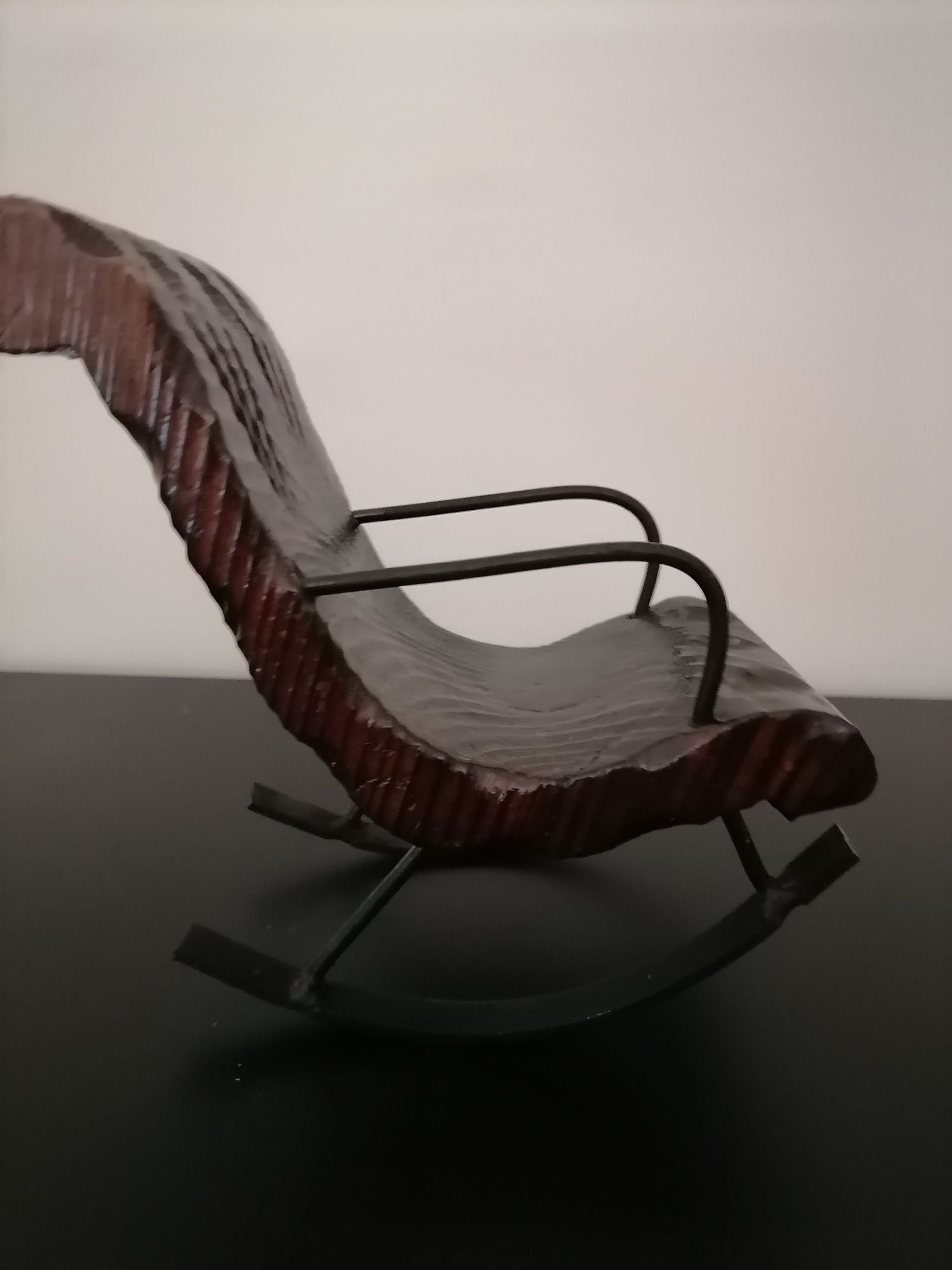 Cadeira de baloiço em miniatura madeira