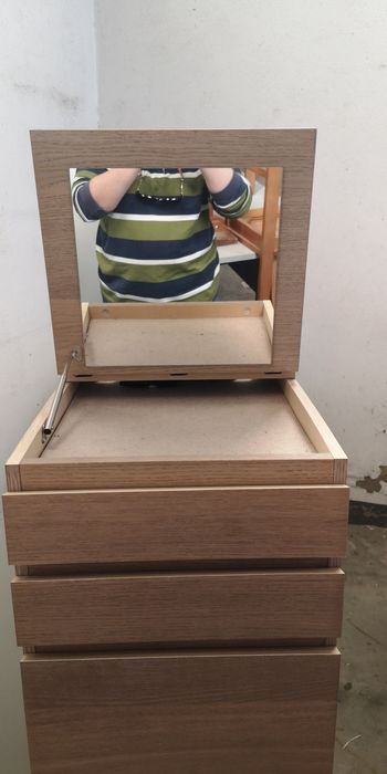 Cómoda Malm 6 gavetas com espelho