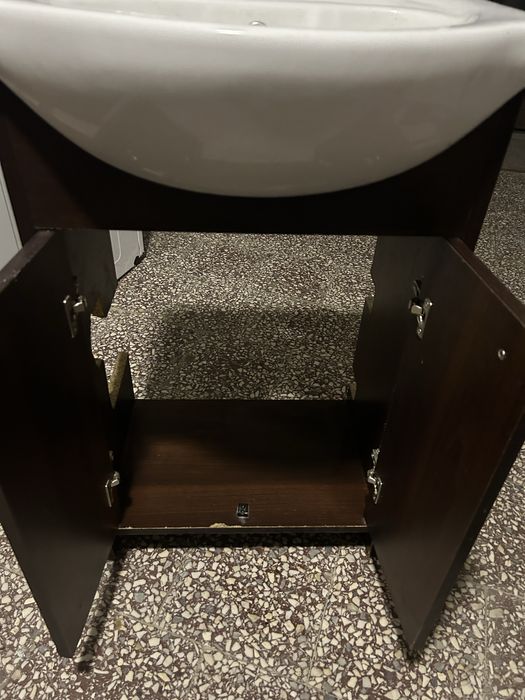 Szafka z umywalką łazienkową