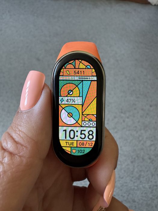 Продам xiomi mi band 8 в цвете шампань+2 новых ремешка