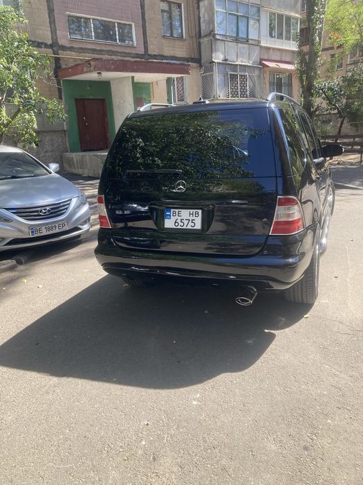 Мерсес ML в отличном состоянии. Полностью обслужен.