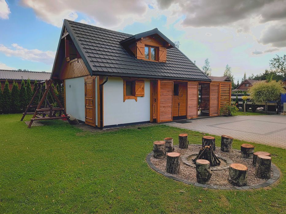 Domki całoroczne nad jeziorem w miejscowości Przydwórz