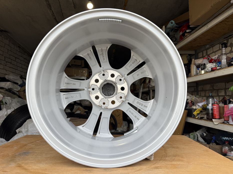 Диски ДИСКИ BMW 6856065 R17 7.5J PCD 5X112 ET52 DIA66.6