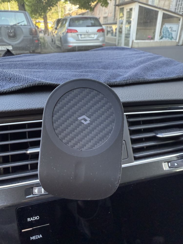 Pitaka MagEZ Car Mount Pro Car Vent