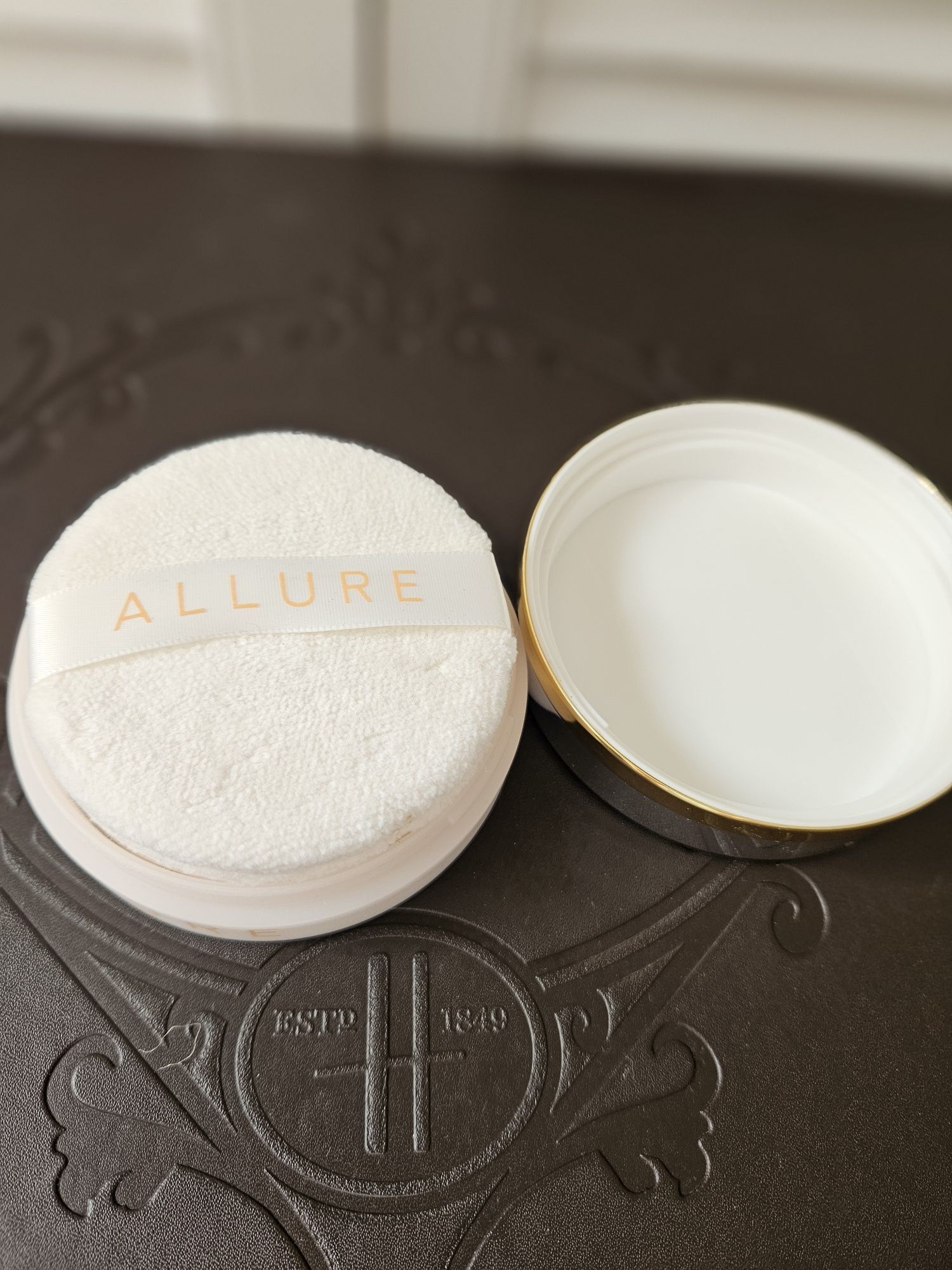 Chanel Allure puder do ciała