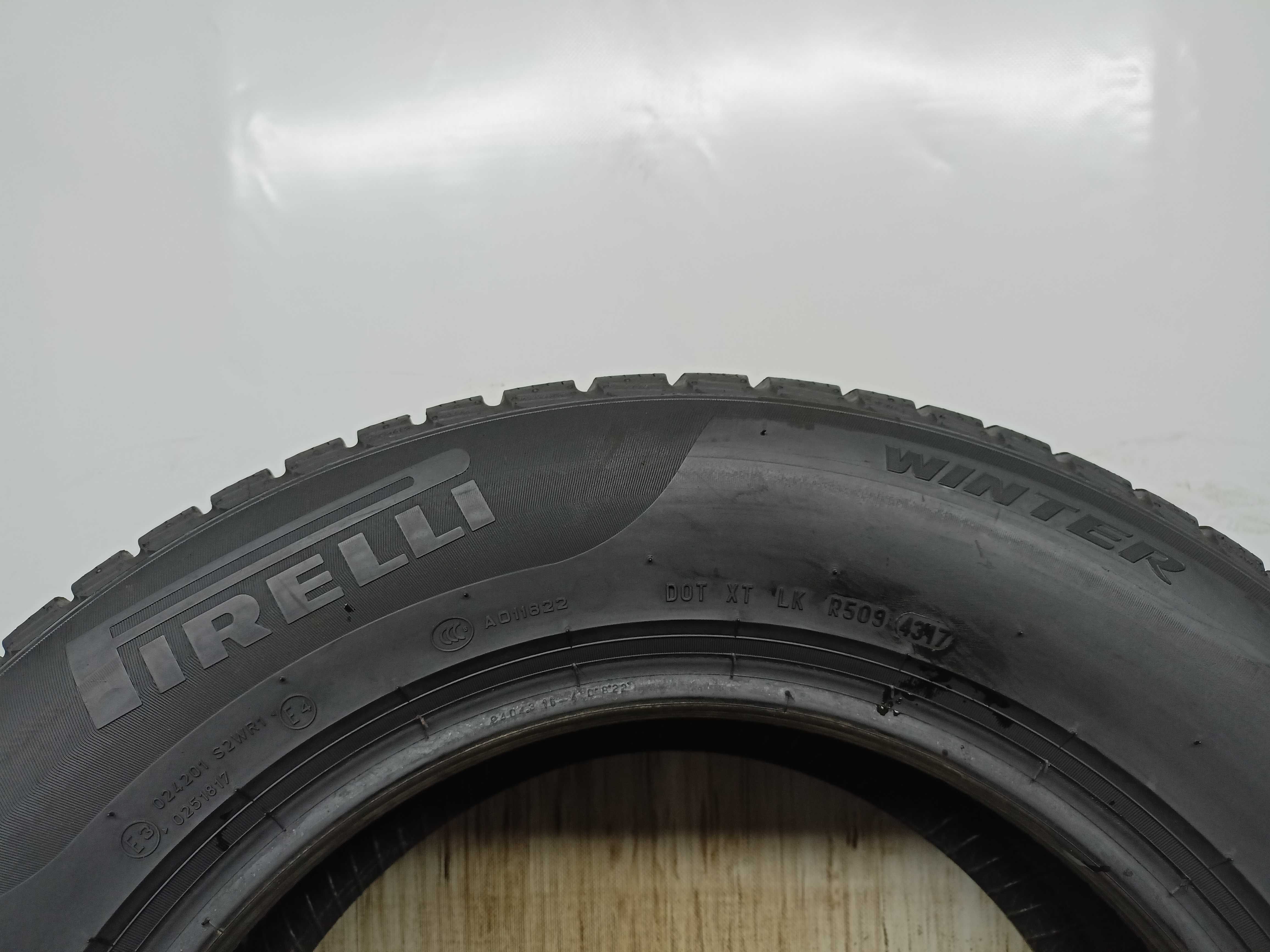 Pirelli SottoZero 3 215/65/16 2017rok 98H 7,8mm (3579)