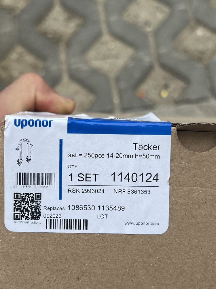 45 paczek spinki  uchwyty do podłogówki ogrzewania podłogowego