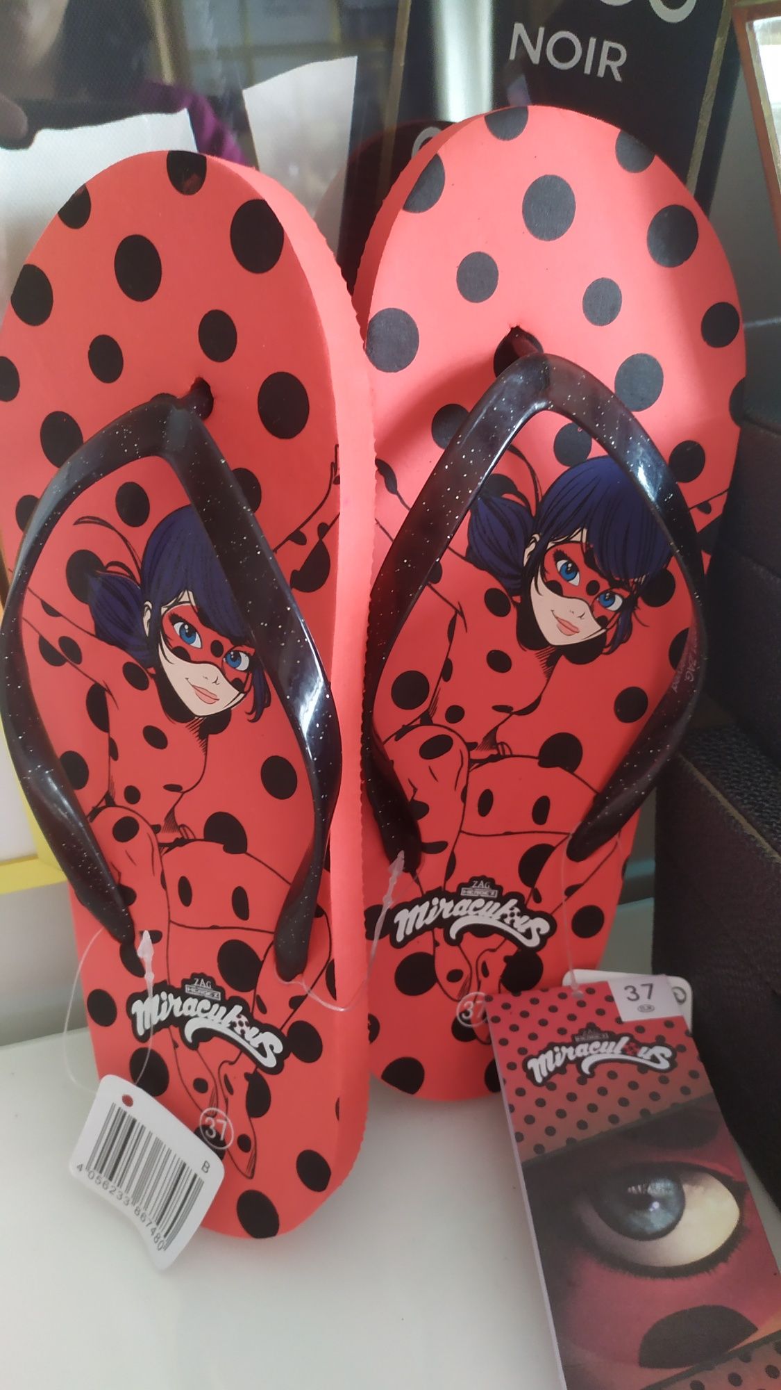 Chinelos novos Lady bug Miraculous tamanho 37