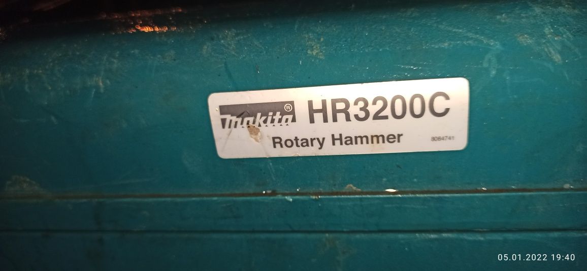 Перфоратор Makita HR3200C