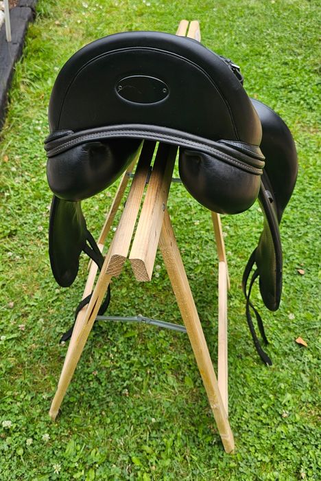 Siodło ujeżdżeniowe EQUIPE VICTORIA CARBON
