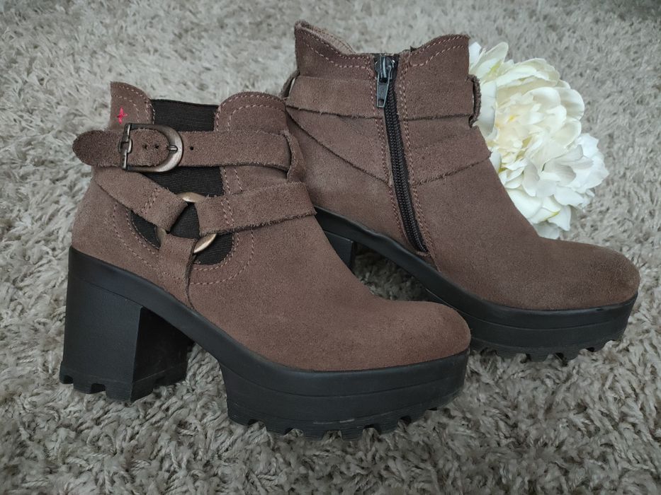 Botins em pele estilo Chelsea