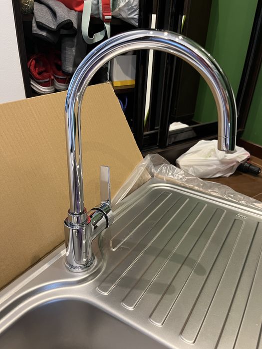 Мийка з нержавіючої сталі Teka разом зі змішувачом